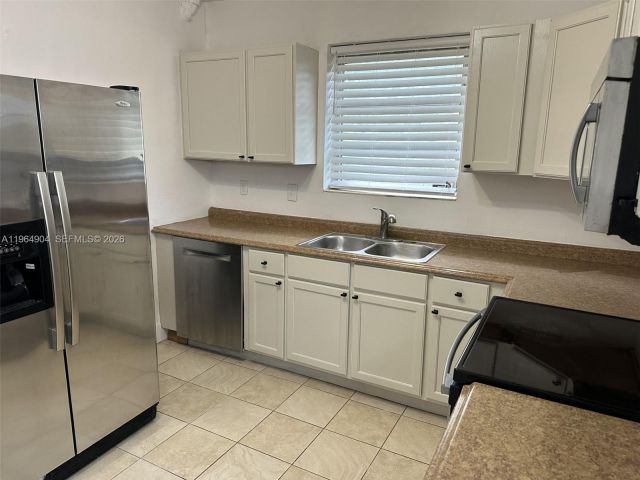 Дом в аренду по адресу 904 Wallace St - фото 7427835