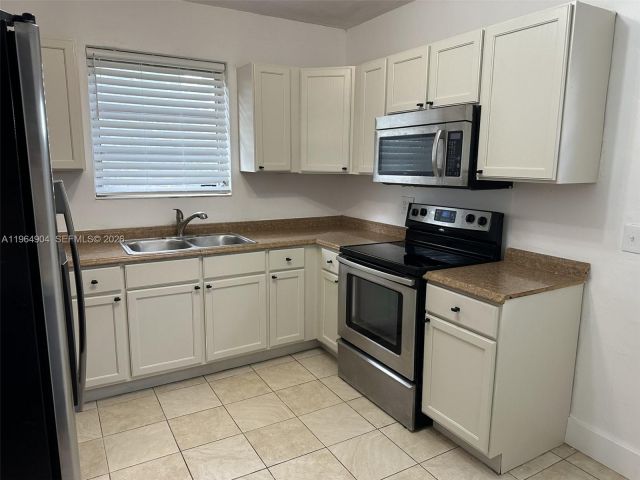 Дом в аренду по адресу 904 Wallace St - фото 7427836