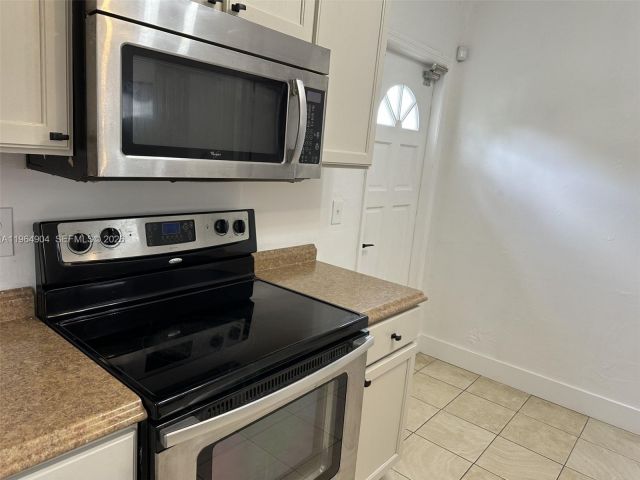 Дом в аренду по адресу 904 Wallace St - фото 7427838