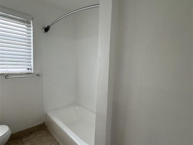 Дом в аренду по адресу 904 Wallace St - фото 7427841