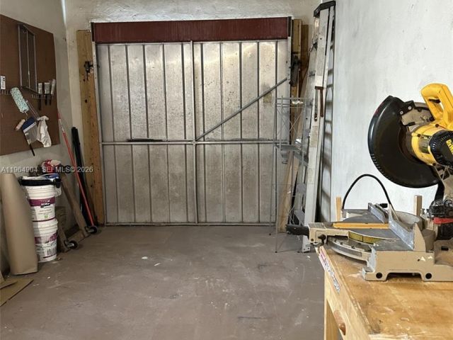 Дом в аренду по адресу 904 Wallace St - фото 7427843