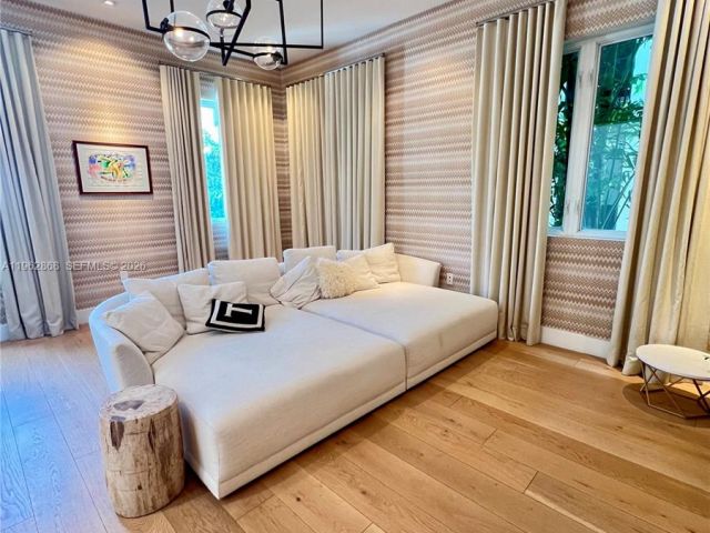 Дом в аренду по адресу 745 NE 77th St - фото 7428188