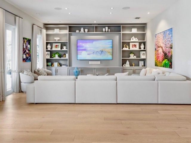 Дом в аренду по адресу 745 NE 77th St - фото 7428193