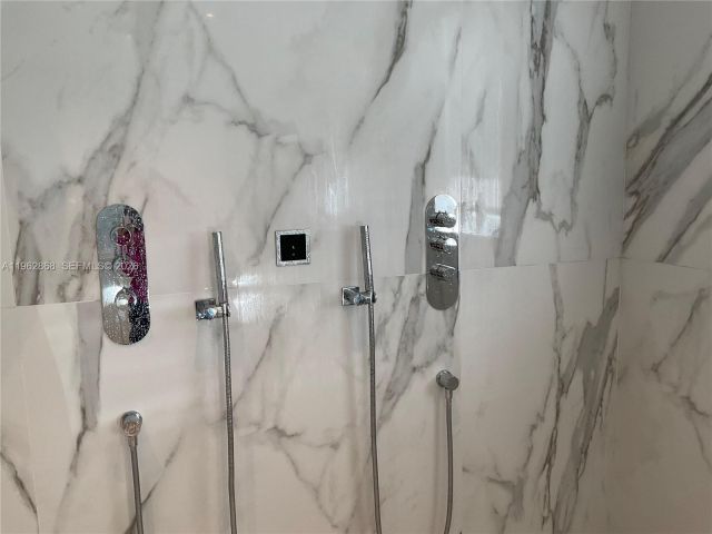 Дом в аренду по адресу 745 NE 77th St - фото 7428197