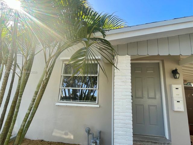 Дом в аренду по адресу 1329 NE 16th Ave 0 - фото 7482648