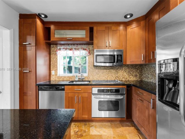 Продажа дома по адресу 4220 SW 13th St - фото 7428270