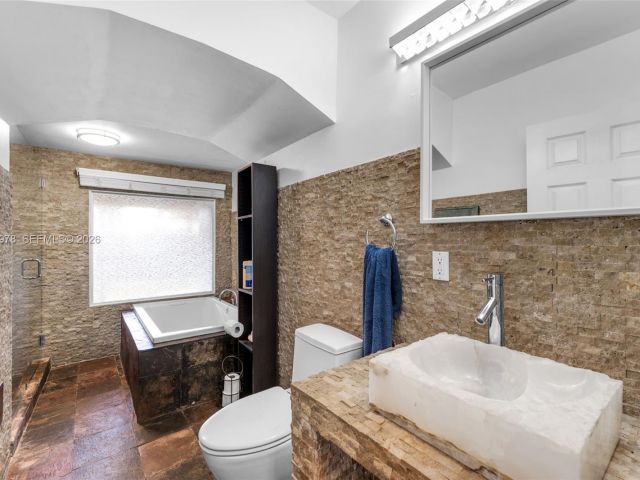 Продажа дома по адресу 4220 SW 13th St - фото 7428279