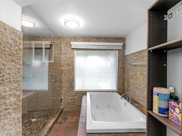 Продажа дома по адресу 4220 SW 13th St - фото 7428280