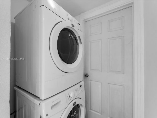 Продажа дома по адресу 4220 SW 13th St - фото 7428282