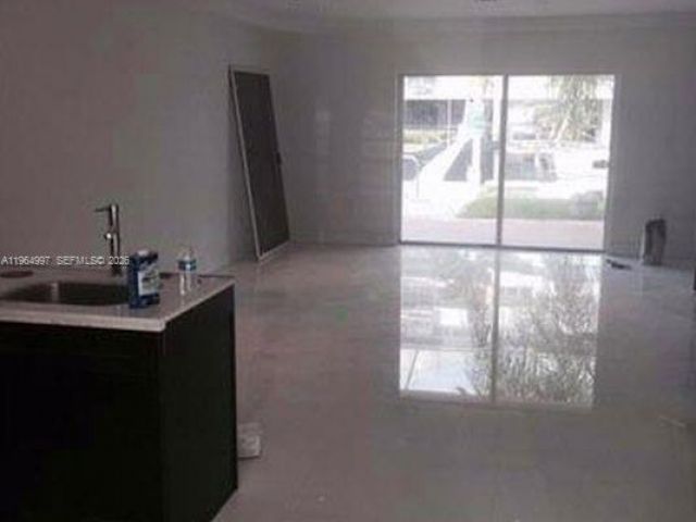 Дом в аренду по адресу 16529 NE 26th Ave 4A - фото 7428097