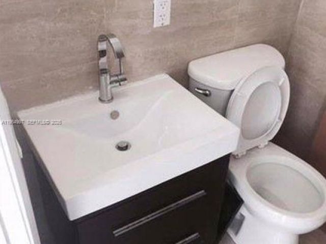 Дом в аренду по адресу 16529 NE 26th Ave 4A - фото 7428100