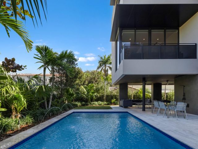 Продажа дома по адресу 621 W 44th St - фото 7467578