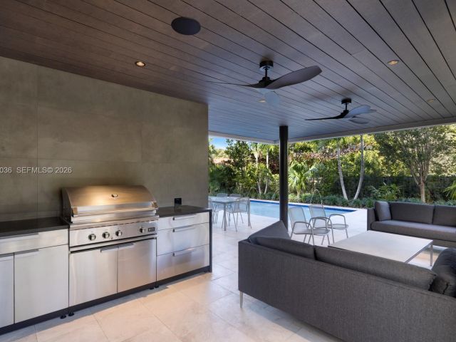 Продажа дома по адресу 621 W 44th St - фото 7467580