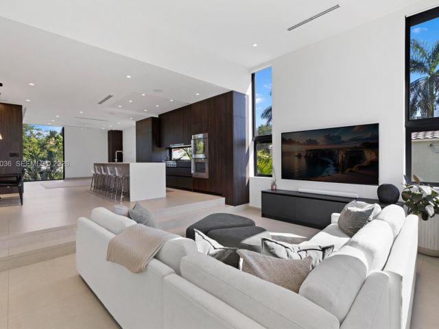 Продажа дома по адресу 621 W 44th St - фото 7467583