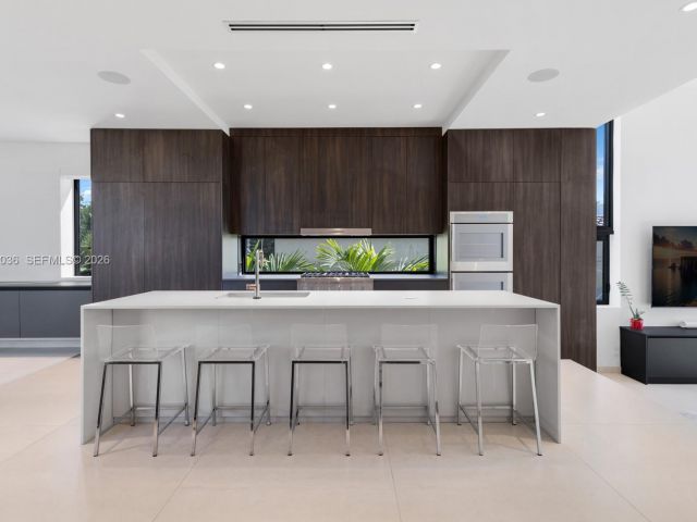 Продажа дома по адресу 621 W 44th St - фото 7467585