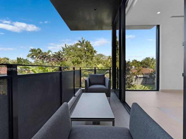 Продажа дома по адресу 621 W 44th St - фото 7467588