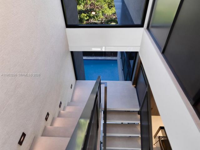 Продажа дома по адресу 621 W 44th St - фото 7467589