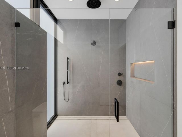 Продажа дома по адресу 621 W 44th St - фото 7467593