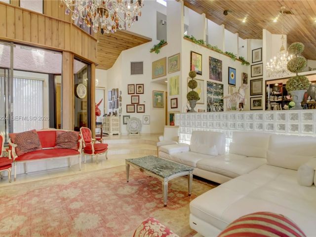 Продажа дома по адресу 913 Diplomat Parkway - фото 7462142