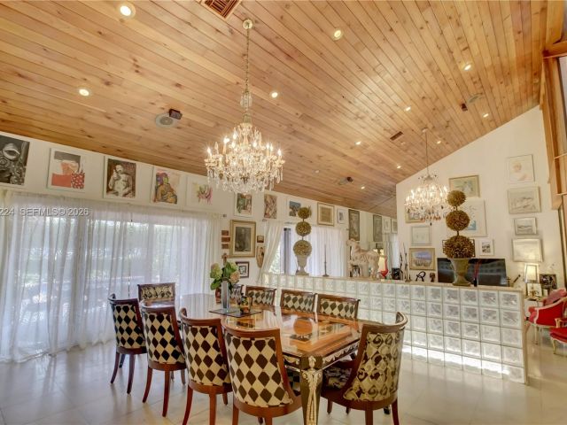 Продажа дома по адресу 913 Diplomat Parkway - фото 7462144