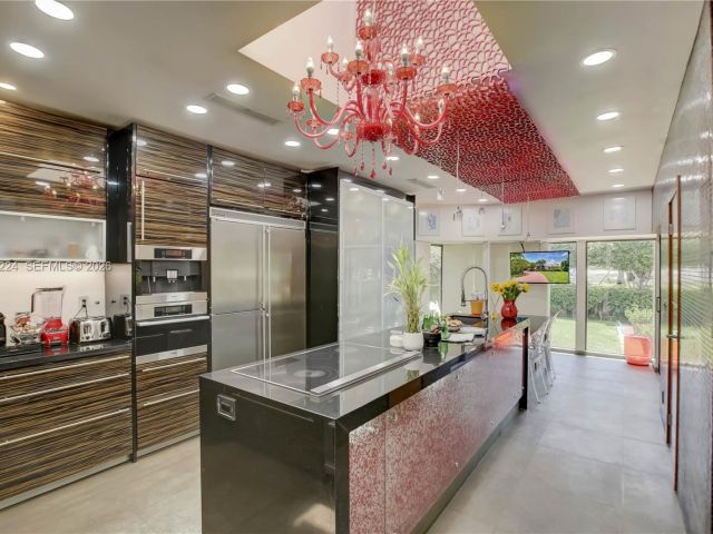 Продажа дома по адресу 913 Diplomat Parkway - фото 7462145