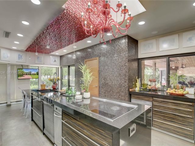 Продажа дома по адресу 913 Diplomat Parkway - фото 7462146