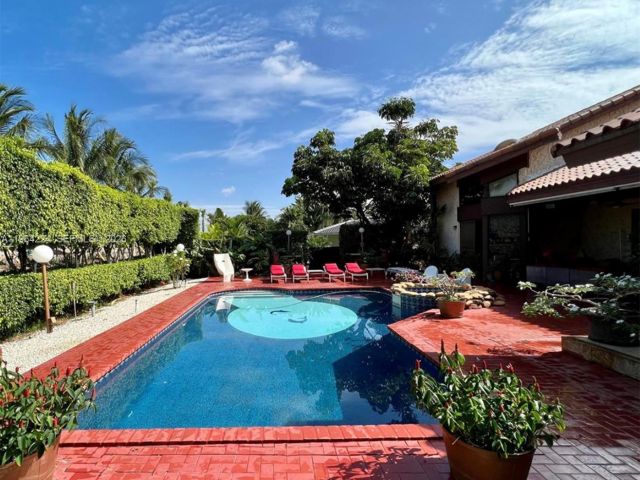 Продажа дома по адресу 913 Diplomat Parkway - фото 7462147