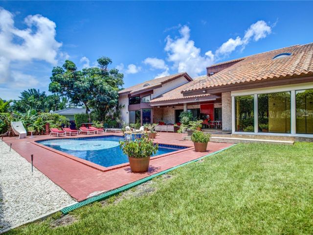 Продажа дома по адресу 913 Diplomat Parkway - фото 7462155