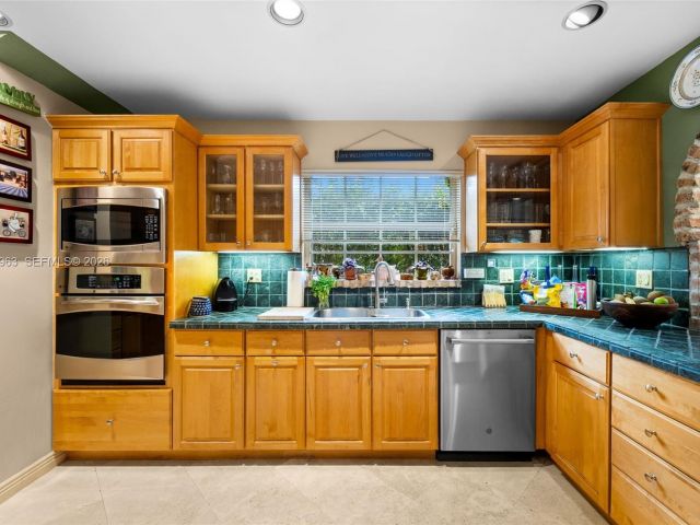 Продажа дома по адресу 1255 Algardi Ave - фото 7471066