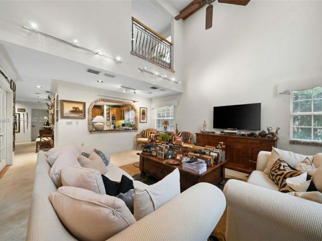 Продажа дома по адресу 1255 Algardi Ave - фото 7471069