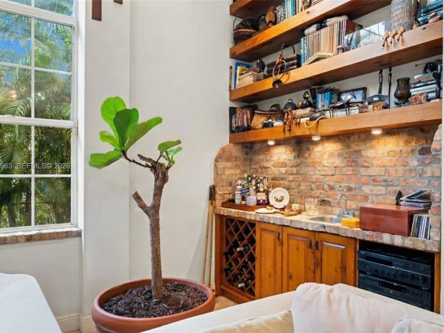 Продажа дома по адресу 1255 Algardi Ave - фото 7471070