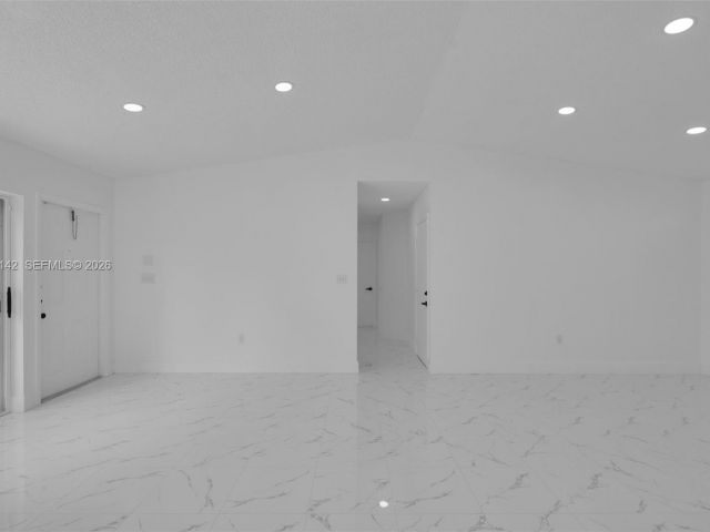 Продажа дома по адресу 16907 SW 142nd Pl - фото 7428493