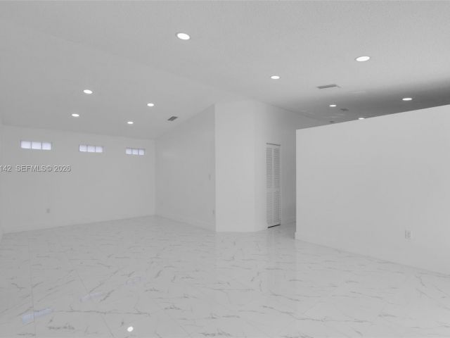 Продажа дома по адресу 16907 SW 142nd Pl - фото 7428494