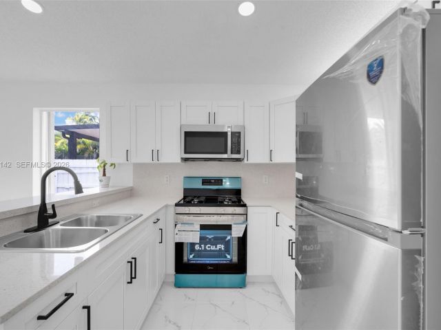 Продажа дома по адресу 16907 SW 142nd Pl - фото 7428496