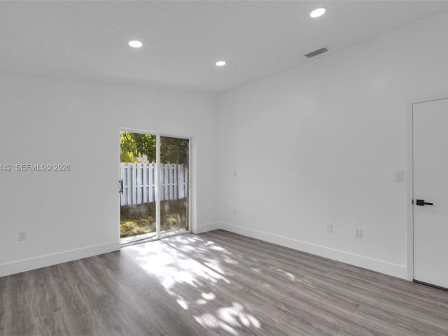 Продажа дома по адресу 16907 SW 142nd Pl - фото 7428500