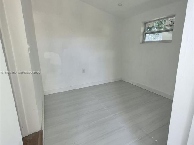 Продажа дома по адресу 1711 NW 27th Ter - фото 7428322