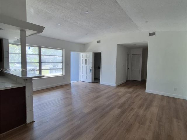 Продажа дома по адресу 1711 NW 27th Ter - фото 7428325