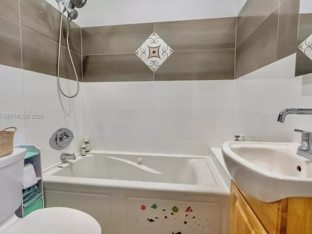 Дом в аренду по адресу 906 Genoa St - фото 7434056