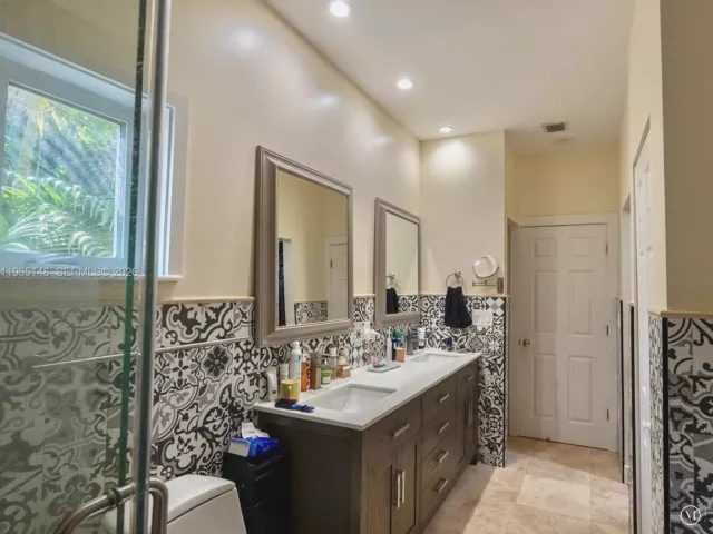 Дом в аренду по адресу 906 Genoa St - фото 7434059