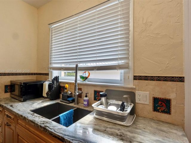 Дом в аренду по адресу 906 Genoa St - фото 7434048