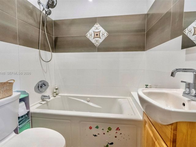 Дом в аренду по адресу 906 Genoa St - фото 7434056