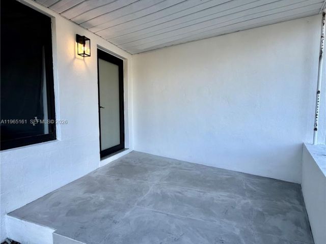 Продажа дома по адресу 12615 N Miami Ave - фото 7436181