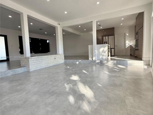 Продажа дома по адресу 12615 N Miami Ave - фото 7436183