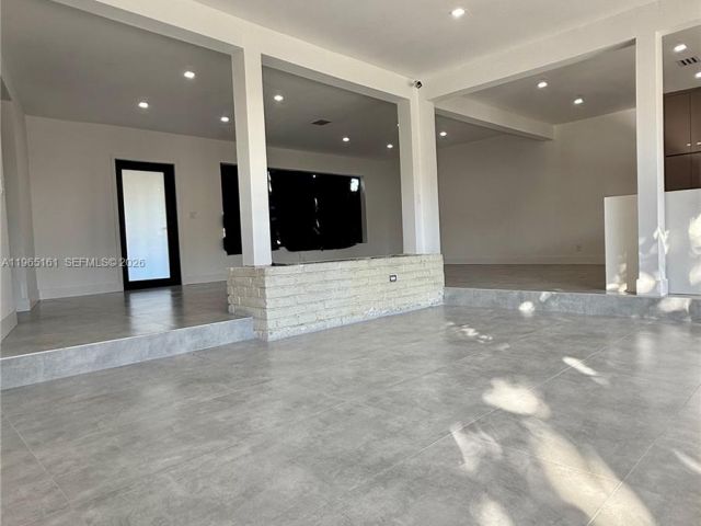 Продажа дома по адресу 12615 N Miami Ave - фото 7436184