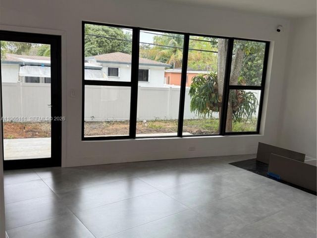 Продажа дома по адресу 12615 N Miami Ave - фото 7436185