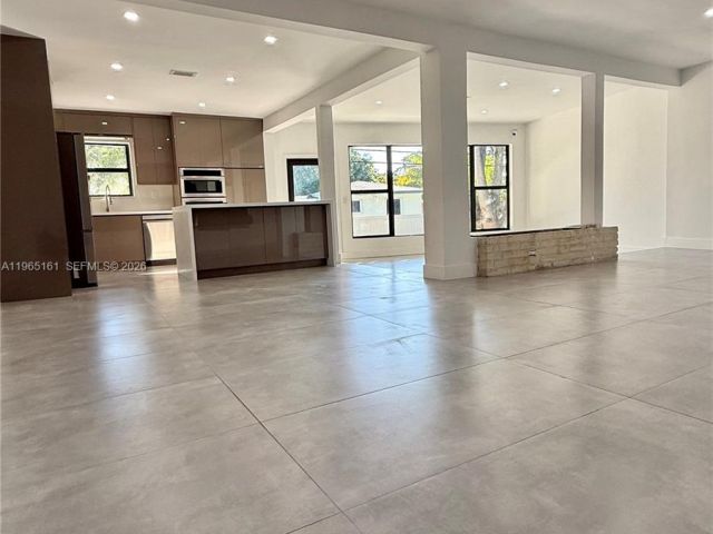 Продажа дома по адресу 12615 N Miami Ave - фото 7436187