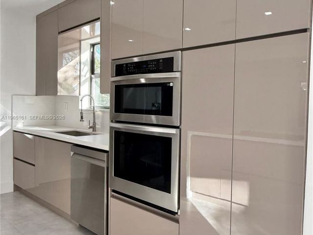 Продажа дома по адресу 12615 N Miami Ave - фото 7436189