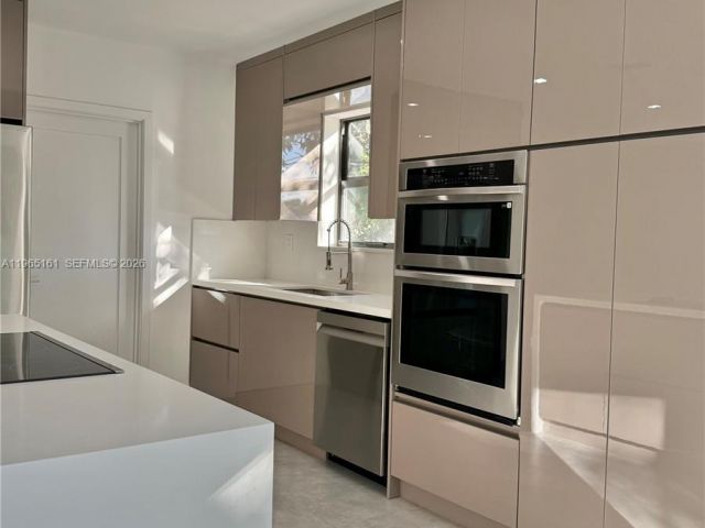 Продажа дома по адресу 12615 N Miami Ave - фото 7436190