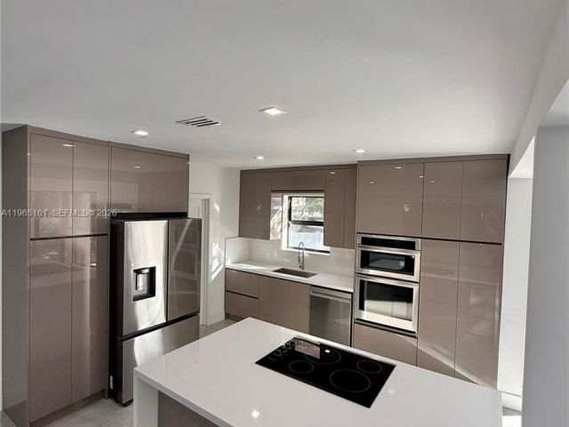 Продажа дома по адресу 12615 N Miami Ave - фото 7436192