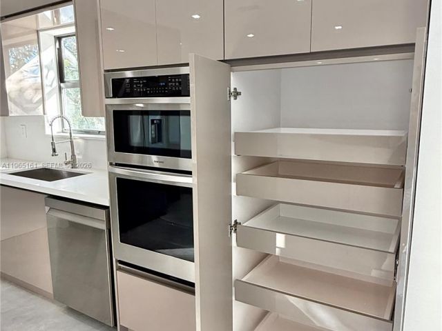 Продажа дома по адресу 12615 N Miami Ave - фото 7436193